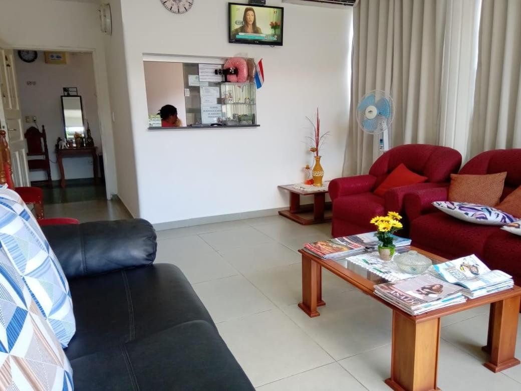 Remember Py Hotel Luque Bagian luar foto